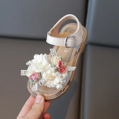 Girls' sandals, fairy-style beach shoes, summer new styles, pearl flower sandals with anti-slip soles, silver princess sandals