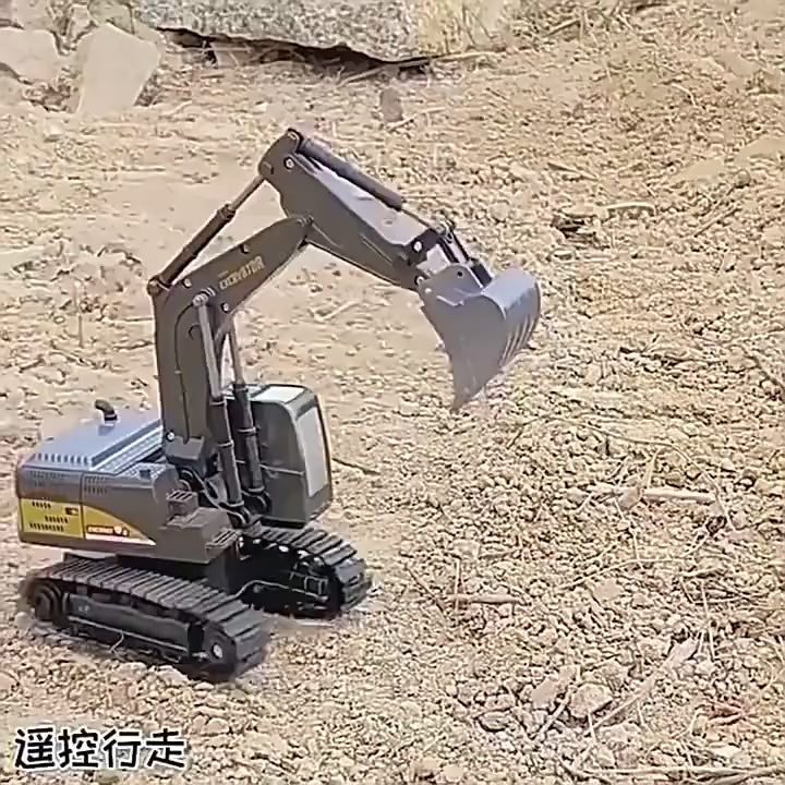 Children's Large Remote Control Excavator Alloy Construction Vehicle Rechargeable Electric Digger Outdoor Toy for Boys video 1